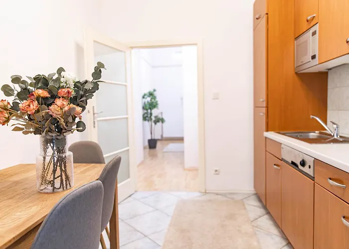 Stylish Apartment, Next To Schloss Belvedere Wien